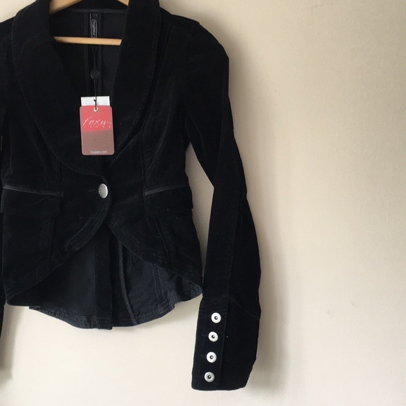 🆕 FOXY JEANS | Hi-Lo Velvet Blazer - Picture 4 of 8